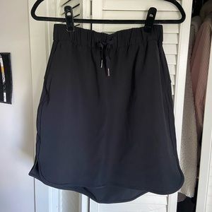 Lululemon On The Fly Skirt *Woven size 8 EUC